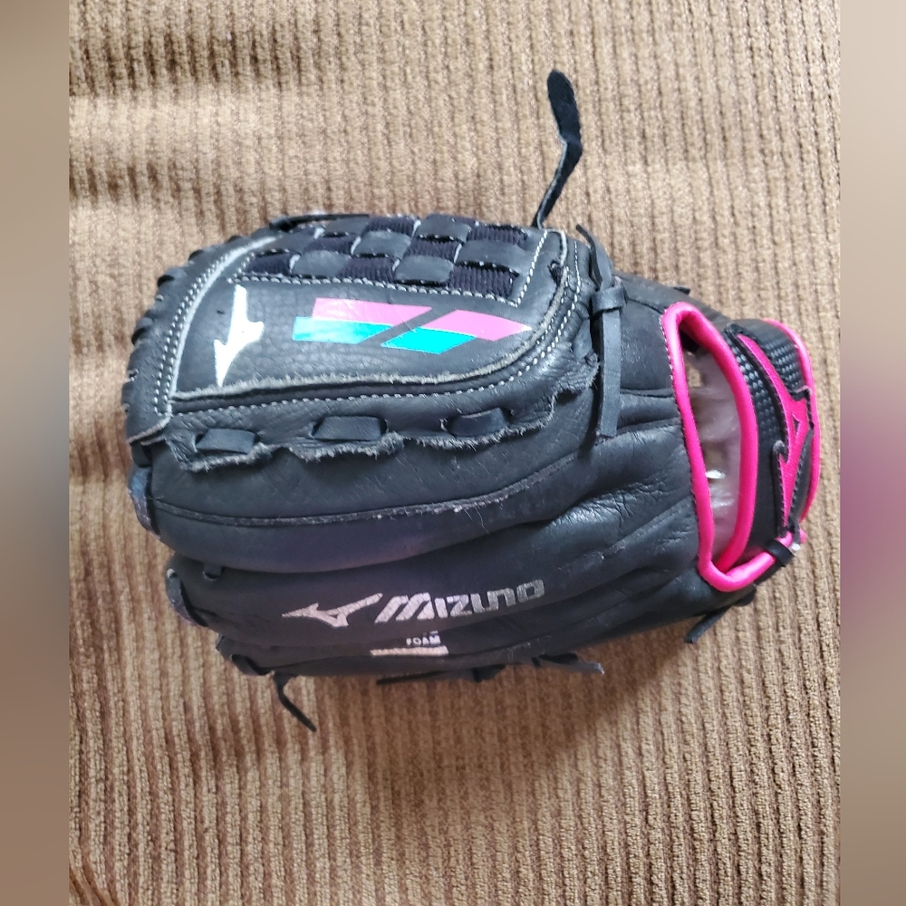Mizuno Black and Pink Girls 10in Softball Glove